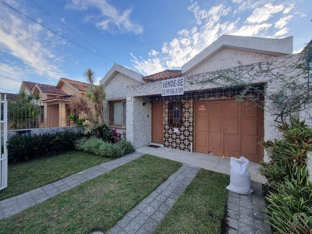 Casa com 374m² 4 quartos e 3 banheiros, à venda, no bairro Centro em Pelotas