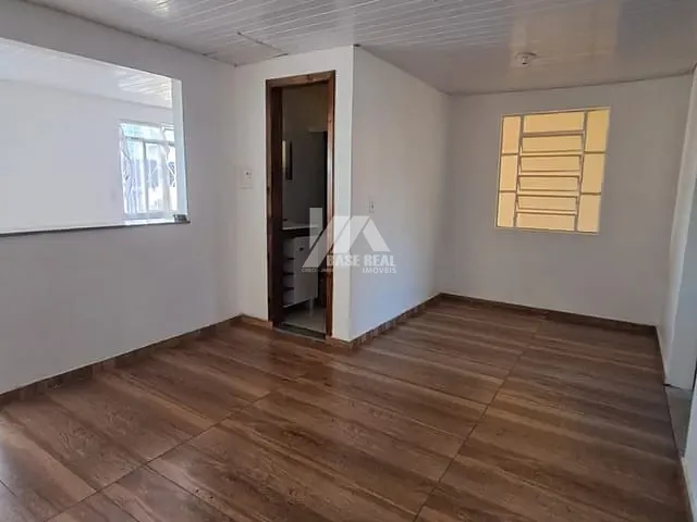 Casa 2 quartos e 2 banheiros, à venda, no bairro Neves em Ponta Grossa