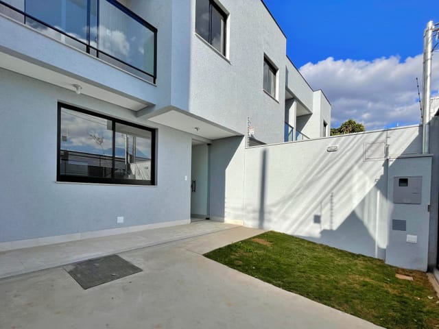 Foto do Casa - Casa para locação com 3 quartos (1 suíte), varanda e duas vagas, Planalto, Belo Horizonte, MG | Deltalar Imóveis