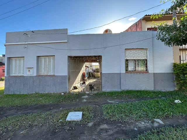Casa 2 quartos e 2 banheiros, à venda, no bairro Areal em Pelotas