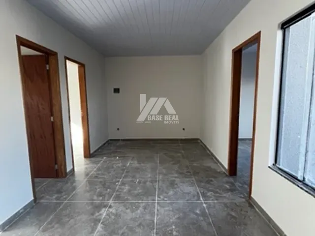 Casa 2 quartos e 1 banheiro, à venda, no bairro Colônia Dona Luíza em Ponta Grossa