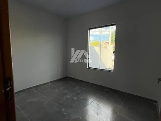 Casa 2 quartos e 1 banheiro, à venda, no bairro Colônia Dona Luíza em Ponta Grossa