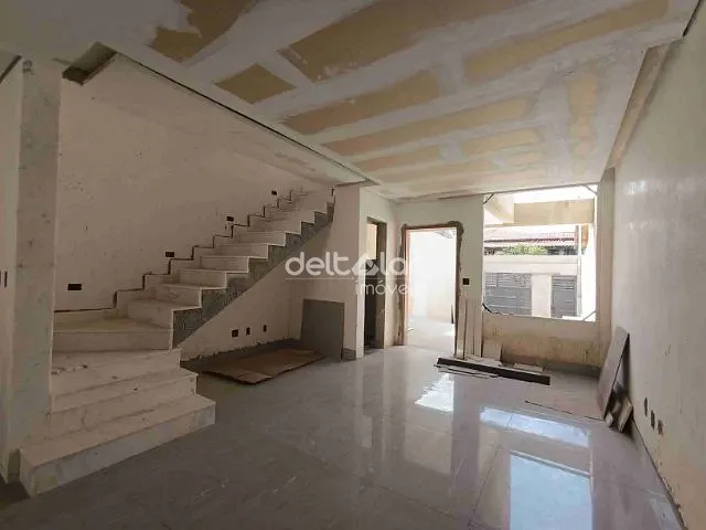 Casa com 205m² 3 quartos e 3 banheiros, à venda, no bairro Santa Amélia em Belo Horizonte