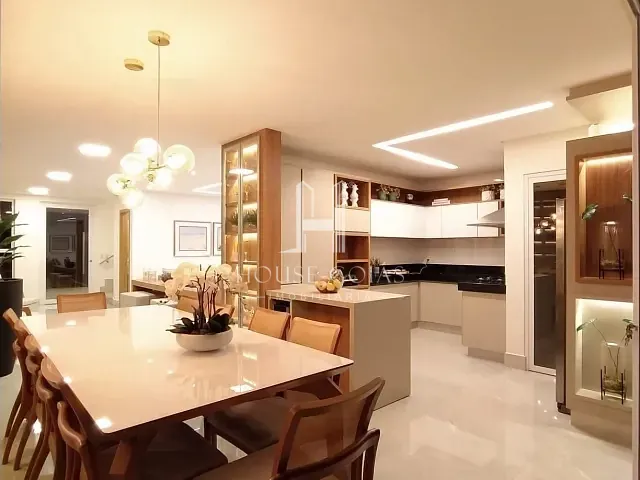Casa com 245m² 4 quartos e 5 banheiros, à venda, no bairro Jardim Atlântico em Goiânia