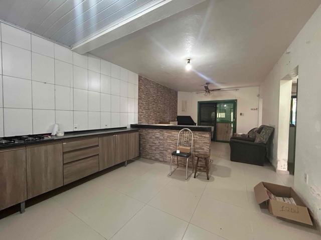 Casa com 300m² 3 quartos e 2 banheiros, à venda, no bairro Laranjal em Pelotas