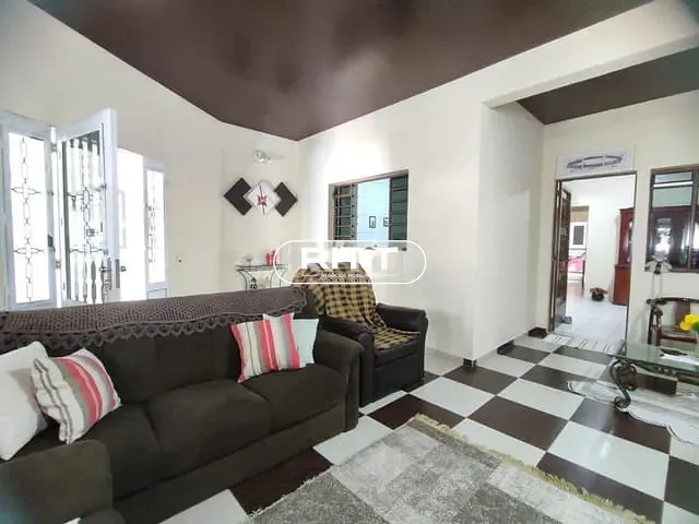 Casa com 301m² 3 quartos e 1 banheiro, à venda, no bairro Jardim Portugal em Valinhos