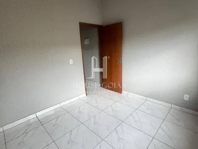 Casa com 180m² 2 quartos e 2 banheiros, à venda, no bairro Parque Los Angeles 1ª Etapa em Goianira