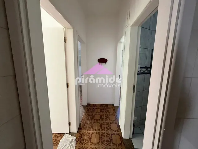 Casa com 250m² 4 quartos e 2 banheiros, à venda, no bairro Residencial União em São José Dos Campos