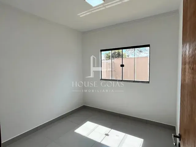 Casa com 360m² 3 quartos e 2 banheiros, à venda, no bairro Parque Los Angeles 1ª Etapa em Goianira