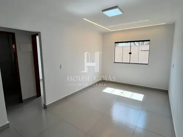 Casa com 360m² 3 quartos e 2 banheiros, à venda, no bairro Parque Los Angeles 1ª Etapa em Goianira