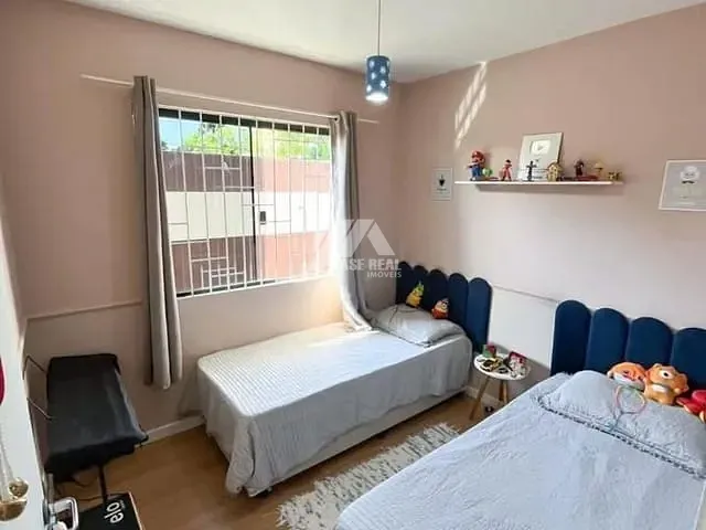 Casa com 490m² 3 quartos e 2 banheiros, à venda, no bairro Uvaranas em Ponta Grossa