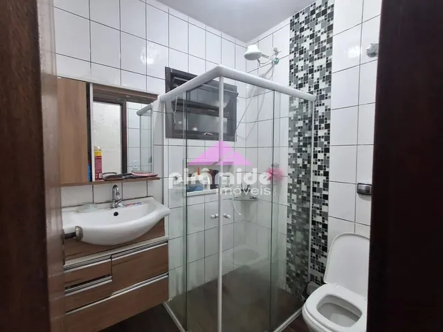 Casa com 10m² 3 quartos e 1 banheiro, para alugar, no bairro Morro do Algodão em Caraguatatuba