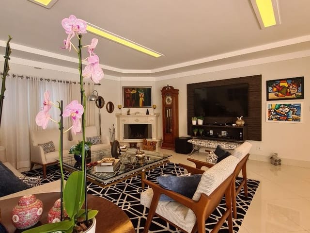 Casa com 980m² 5 quartos e 8 banheiros, à venda, no bairro Jardim das Colinas em São José dos Campos