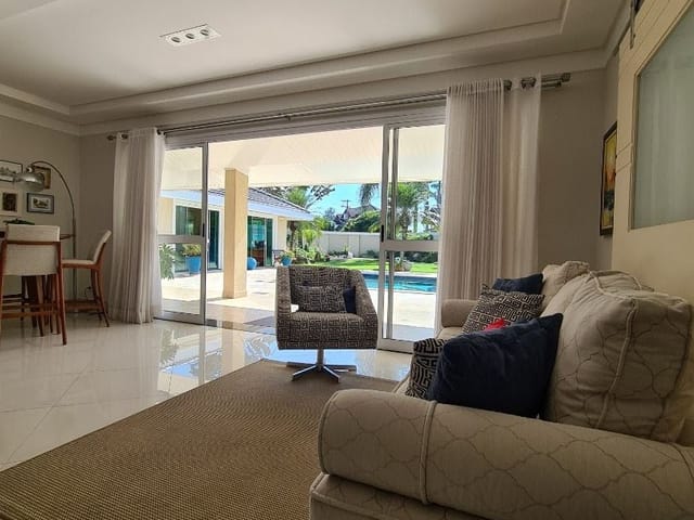 Casa com 980m² 5 quartos e 8 banheiros, à venda, no bairro Jardim das Colinas em São José dos Campos