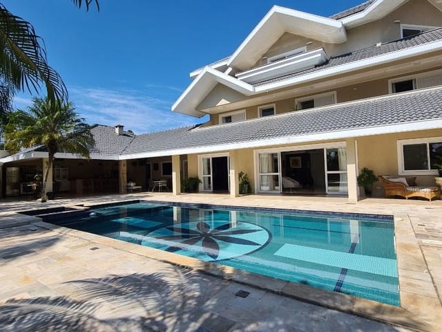 Casa com 980m² 5 quartos e 8 banheiros, à venda, no bairro Jardim das Colinas em São José dos Campos