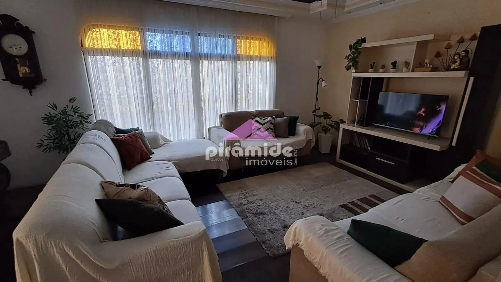 Casa, 4 quartos, 275 m² - Foto 1