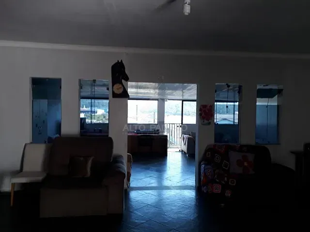 Casa com 500m² 6 quartos e 4 banheiros, à venda, no bairro Vila Assis Brasil em Mauá