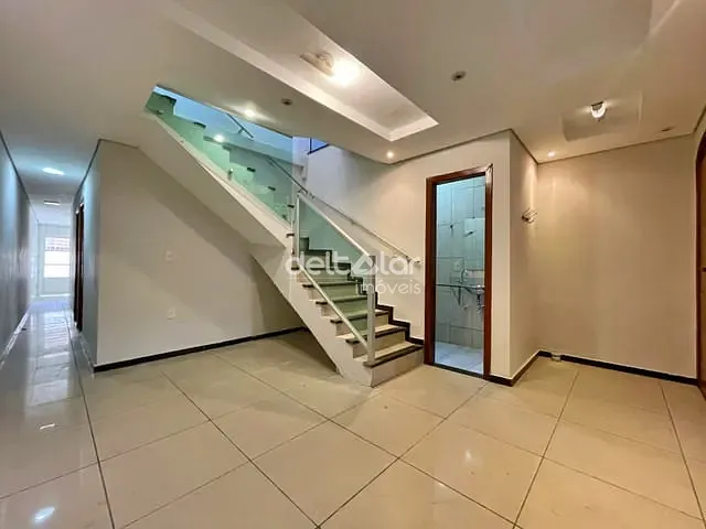 Casa com 195m² 4 quartos e 3 banheiros, para alugar, no bairro Floramar em Belo Horizonte
