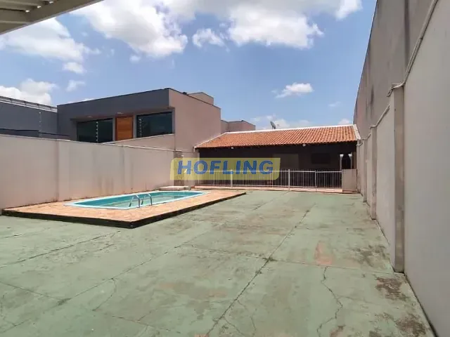 Casa com 300m² 2 quartos e 4 banheiros, à venda ou para alugar, no bairro Jardim São Paulo II em Rio Claro