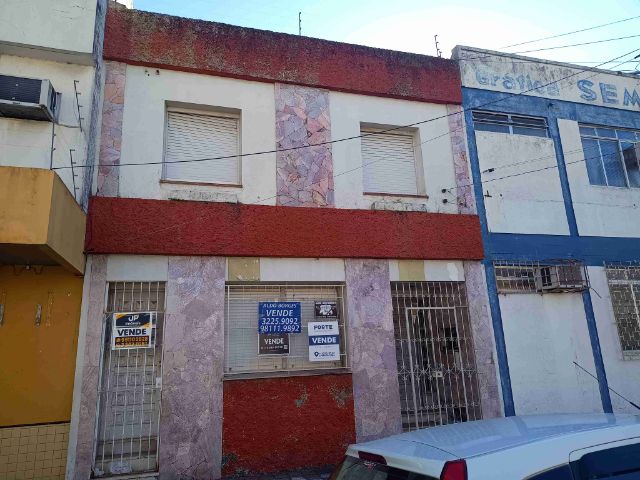 Casa 5 quartos e 3 banheiros, à venda, no bairro Centro em Pelotas