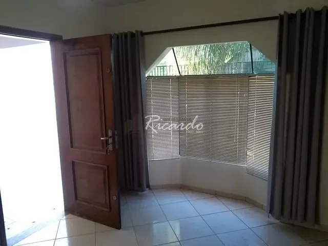 Casa com 360m² 3 quartos e 3 banheiros, à venda, no bairro Vila Nova em Arapongas