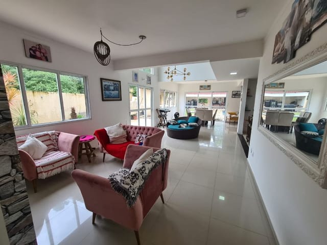 Casa com 500m² 4 quartos e 5 banheiros, à venda, no bairro Jardim Colibri em Cotia