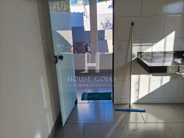 Casa com 375m² 3 quartos e 2 banheiros, à venda, no bairro Garavelo Residencial Park em Aparecida de Goiânia