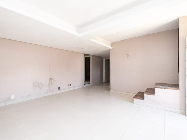 Casa 4 quartos e 3 banheiros, à venda ou para alugar, no bairro Centro em Pelotas