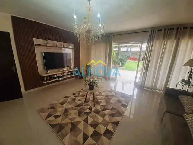 Casa 5 quartos e 4 banheiros, à venda, no bairro Vila Maria em São José dos Campos