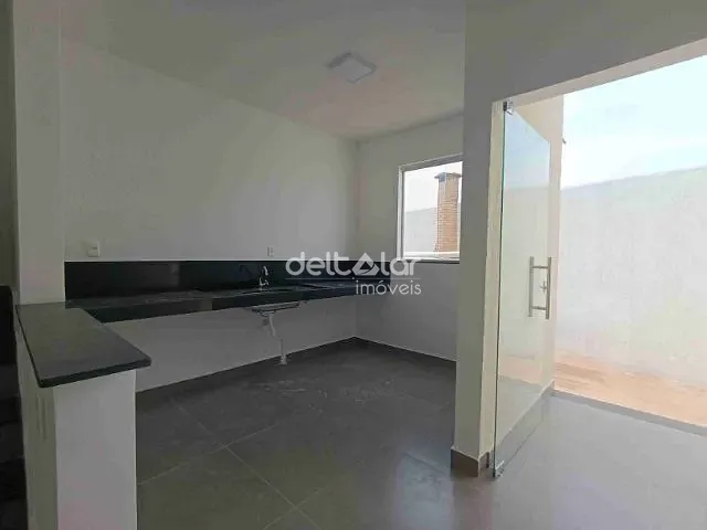 Casa com 110m² 3 quartos e 2 banheiros, à venda, no bairro Santa Branca em Belo Horizonte
