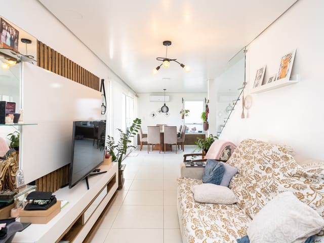 Casa com 150m² 3 quartos e 3 banheiros, à venda, no bairro Areal em Pelotas