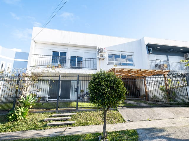 Casa com 150m² 3 quartos e 3 banheiros, à venda, no bairro Areal em Pelotas