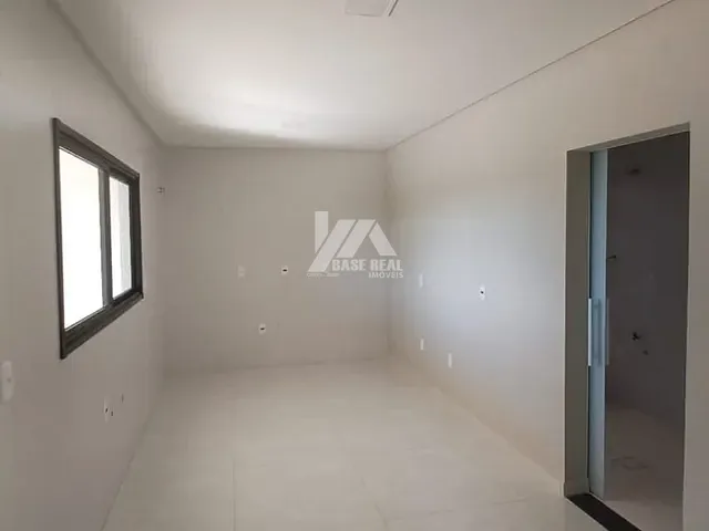 Casa 3 quartos e 3 banheiros, à venda, no bairro Contorno em Ponta Grossa
