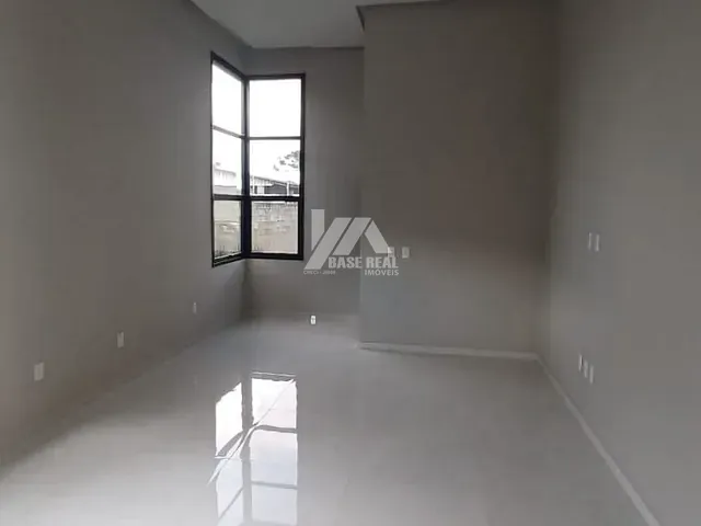 Casa 3 quartos e 3 banheiros, à venda, no bairro Contorno em Ponta Grossa