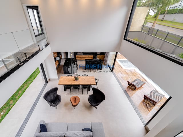 Casa com 504m² 4 quartos e 5 banheiros, à venda, no bairro Condomínio Residencial Alphaville em São José dos Campos