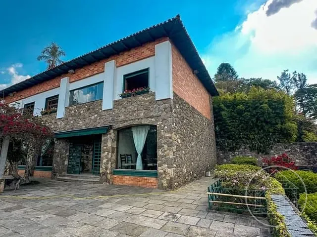 Casa com 1700m² 4 quartos e 5 banheiros, à venda, no bairro Guarapiranga em São Paulo