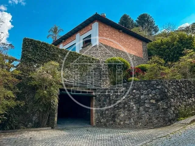 Casa com 1700m² 4 quartos e 5 banheiros, à venda, no bairro Guarapiranga em São Paulo