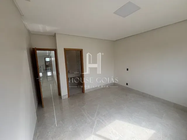 Casa com 560m² 5 quartos e 7 banheiros, à venda, no bairro Condomínio do Lago 1ª Etapa em Goiânia
