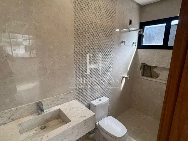 Casa com 560m² 5 quartos e 7 banheiros, à venda, no bairro Condomínio do Lago 1ª Etapa em Goiânia