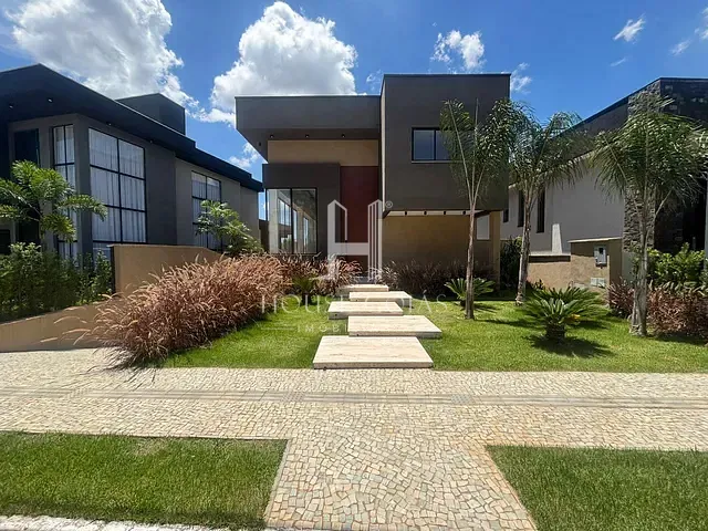 Casa com 560m² 5 quartos e 7 banheiros, à venda, no bairro Condomínio do Lago 1ª Etapa em Goiânia
