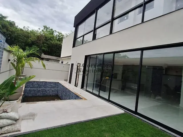 Casa com 308m² 4 quartos e 2 banheiros, à venda, no bairro Jardim Jacinto em Jacareí