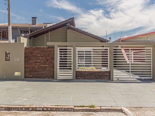 Casa com 450m² 3 quartos e 2 banheiros, à venda, no bairro Centro em Pelotas