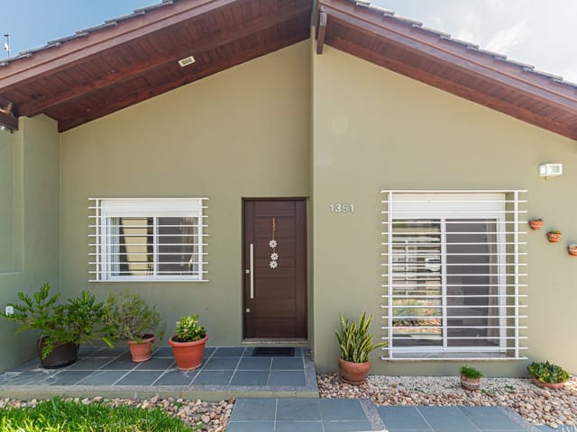 Casa com 450m² 3 quartos e 2 banheiros, à venda, no bairro Centro em Pelotas