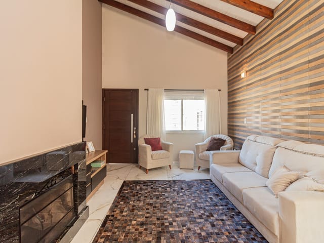 Casa com 450m² 3 quartos e 2 banheiros, à venda, no bairro Centro em Pelotas