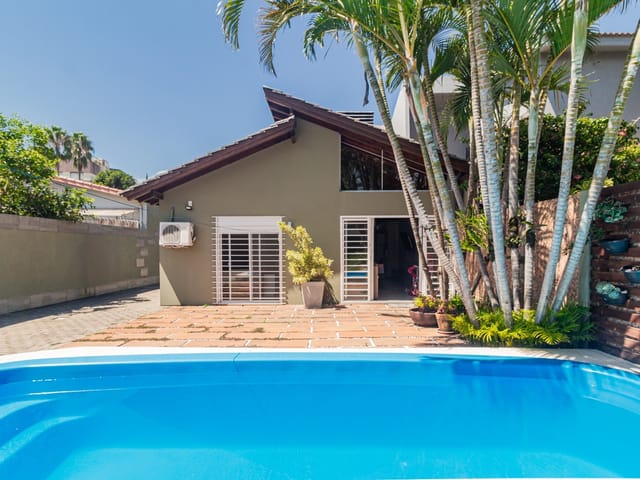 Casa com 450m² 3 quartos e 2 banheiros, à venda, no bairro Centro em Pelotas