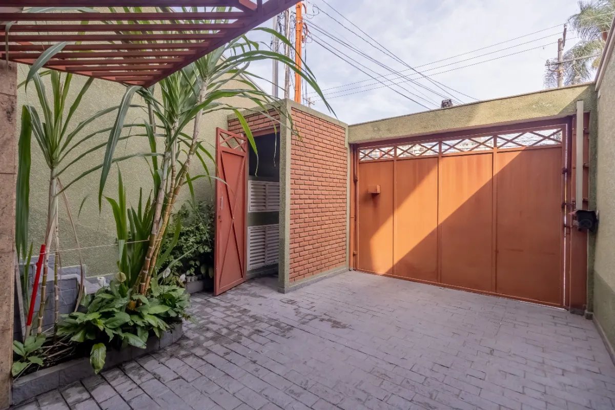 Casa para venda em Lapa com 4 quartos, sendo 2 suítes, 219m²