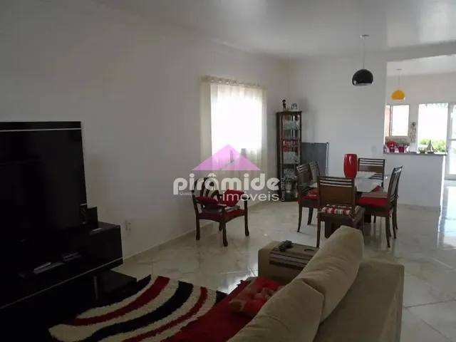 Casa com 360m² 3 quartos e 3 banheiros, à venda, no bairro Condomínio Residencial Mantiqueira em São José Dos Campos