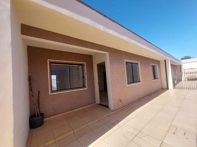 Locação - Casa com 3 quartos, 1 vaga, 65 m², Uvaranas.