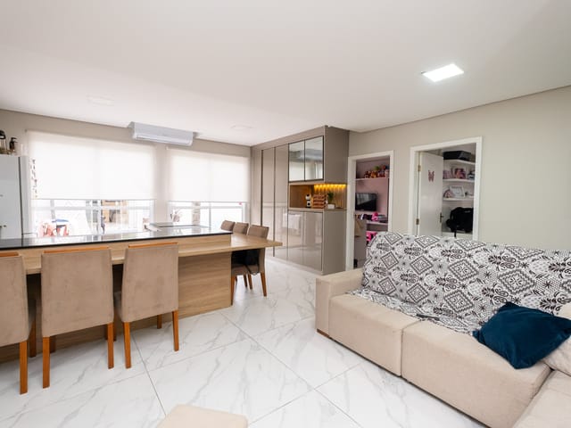Casa com 300m² 3 quartos e 3 banheiros, à venda, no bairro Três Vendas em Pelotas