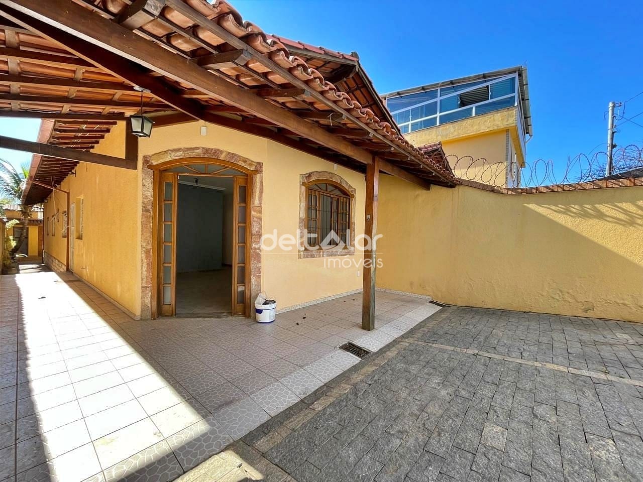Casa para alugar com 3 quartos, 180m² - Foto 1